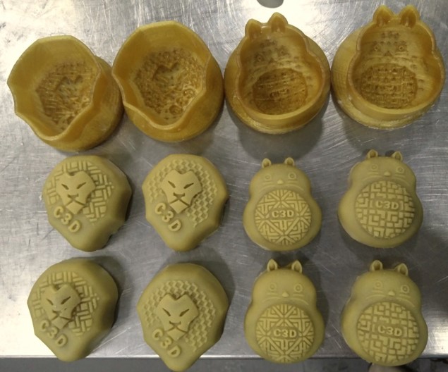 3D printed molds and the mooncakes produced with them.