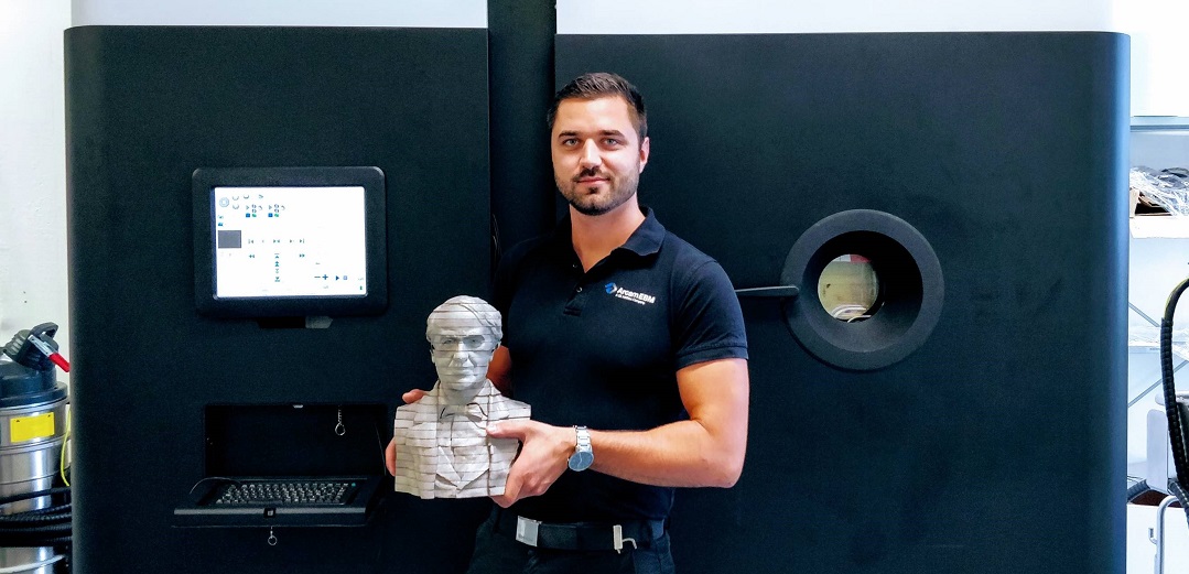 Oskar Zielinski hold his Arcam EBM Titanium 3D printed Thomas Edison statue