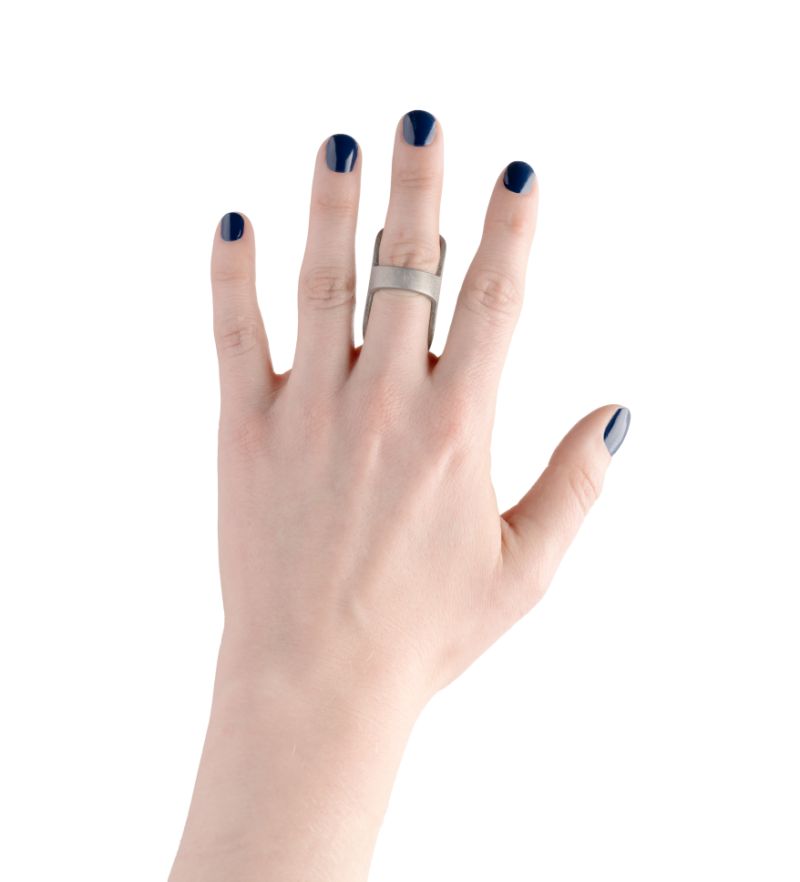 By 3D printing in 316L stainless steel, ring splints can be custom-printed, on-demand to the desired size, with an aesthetic finish and increased durability.